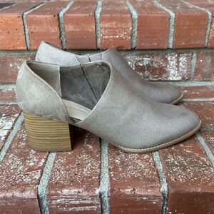 BC Footwear Taupe Cutout Ankle Bootie Women's Size 9.5